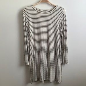 ❤️ SOLD ❤️ Women’s Striped Tunic Top